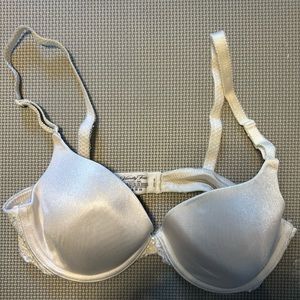 Vanity fair white bra with lace